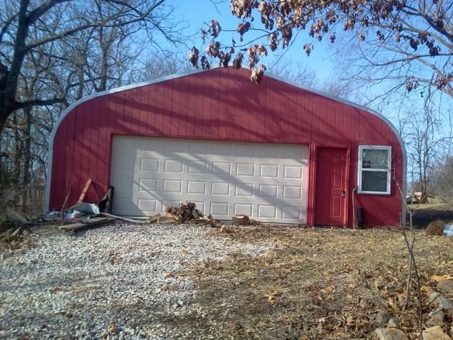 662 Tadlock Rd, Oak Grove, MO 64075