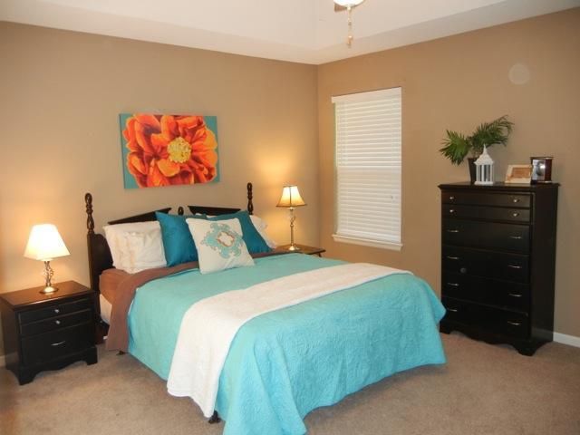 18 NW 90th Ter, Kansas City, MO 64155