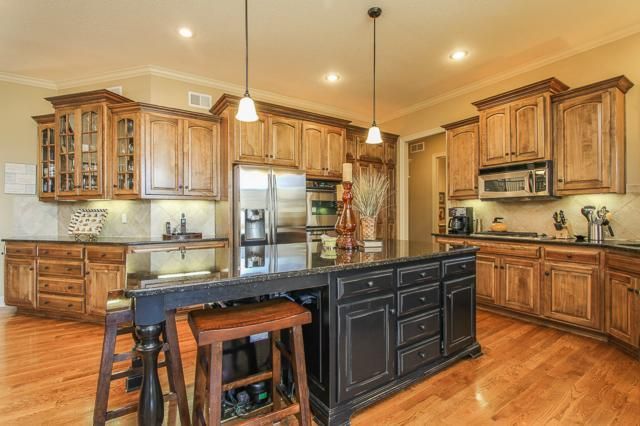 9410 W 149th Ter, Overland Park, KS 66221