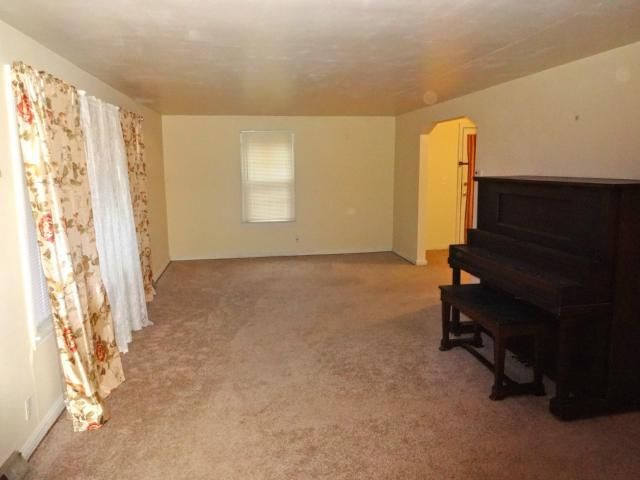 7108 E 67th St, Kansas City, MO 64133