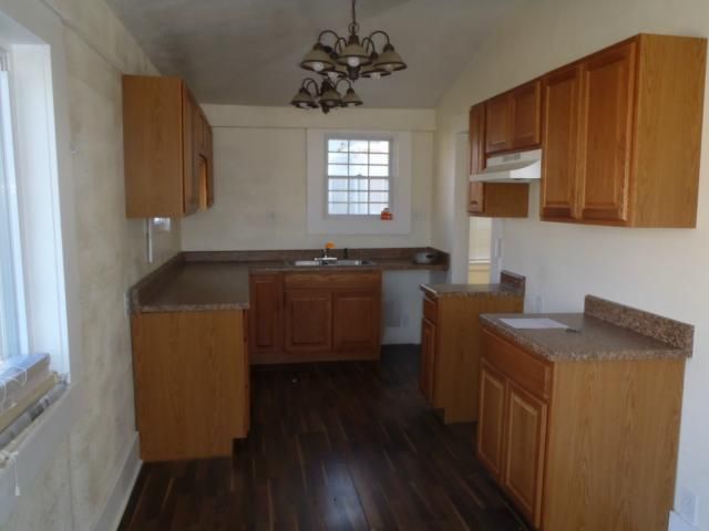 409 W 2nd St, Ottawa, KS 66067