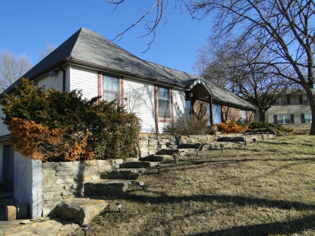 9512 NW Barry Rd, Kansas City, MO 64153