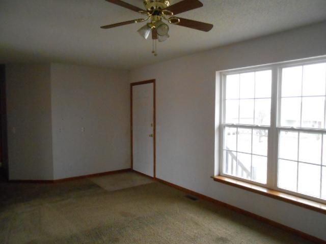 1102 Coneflower St, Smithville, MO 64089