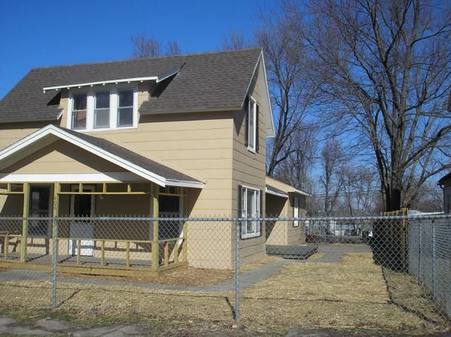 406 W Fifth St, Cameron, MO 64429
