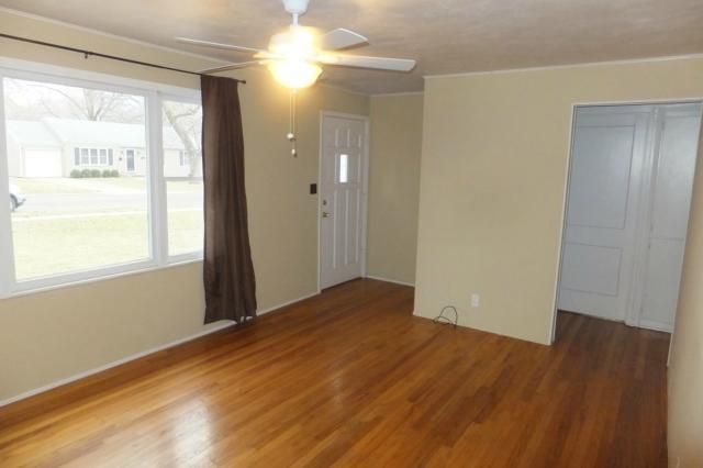 7632 Newton St, Overland Park, KS 66204