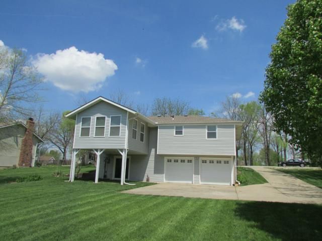 121 NE 109th Ter, Kansas City, MO 64155
