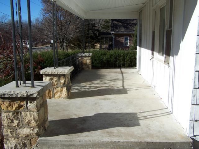 2814 Steele Rd, Kansas City, KS 66106