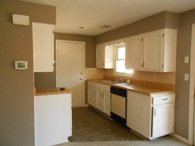 7837 Oregon Ave, Kansas City, MO 64151