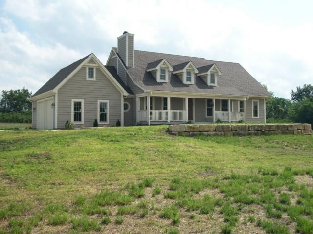 2210 Haskell Rd, Ottawa, KS 66067