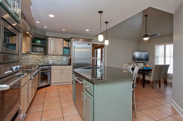 4818 W 101st Ter, Overland Park, KS 66207
