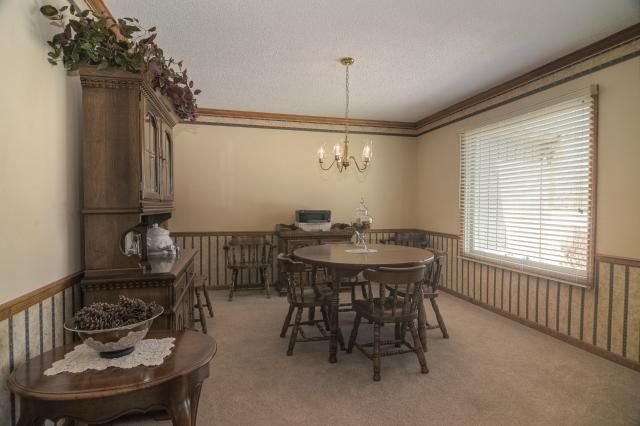 7134 Summit Ln, Shawnee, KS 66216
