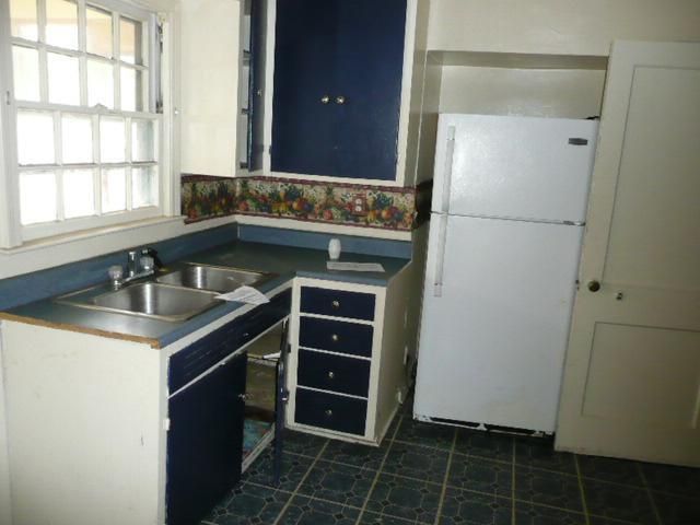 1201 E 76th St, Kansas City, MO 64131