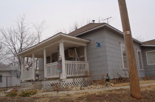 810 S Maple St, Garnett, KS 66032