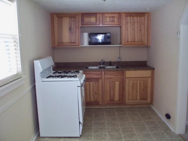 8729 N Main St, Kansas City, MO 64155