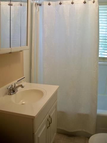 8729 N Main St, Kansas City, MO 64155