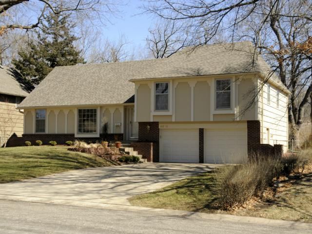 9819 Carter St, Overland Park, KS 66212