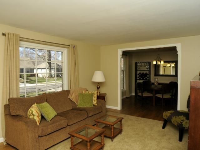 9819 Carter St, Overland Park, KS 66212