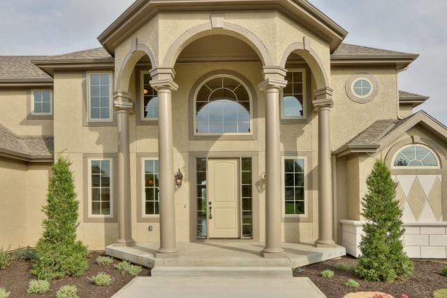 10400 W 153rd St, Overland Park, KS 66221