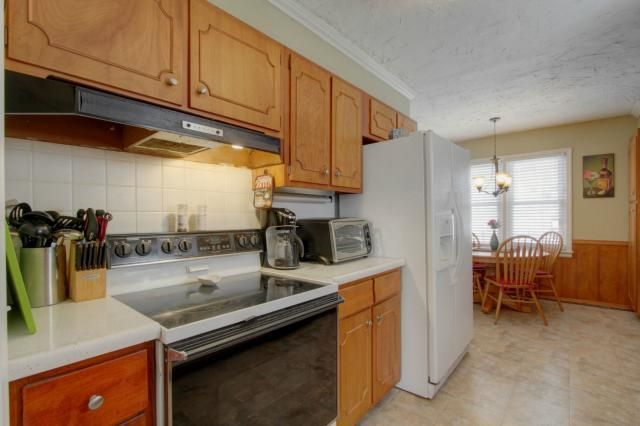 2308 Merriam Ln, Kansas City, KS 66106