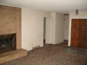 901 NW Valley Ln, Riverside, MO 64150