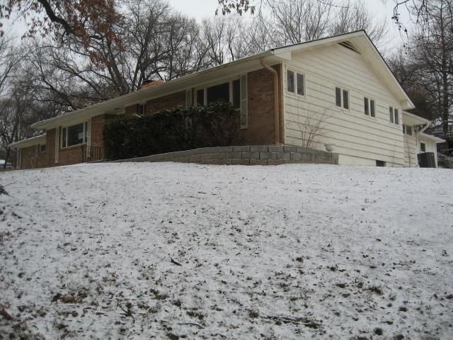 901 NW Valley Ln, Riverside, MO 64150
