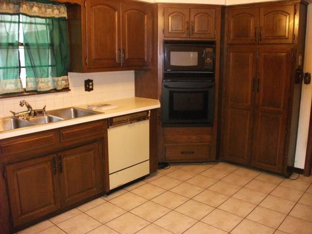 4405 E 109th St, Kansas City, MO 64137