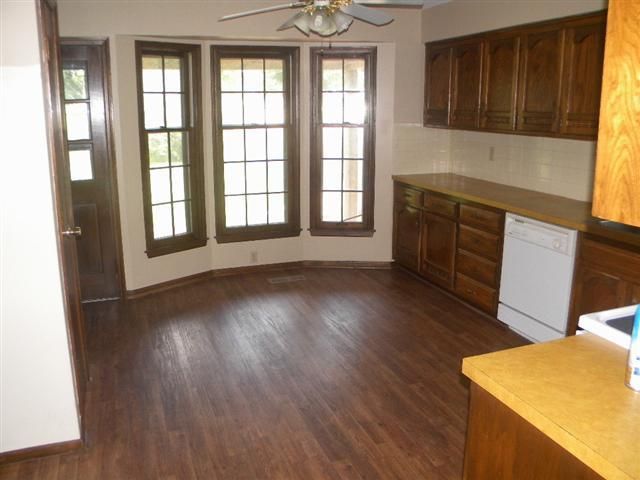 710 4 H Rd, Lansing, KS 66043