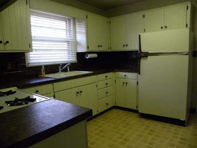 7034 Parallel Pw, Kansas City, KS 66112