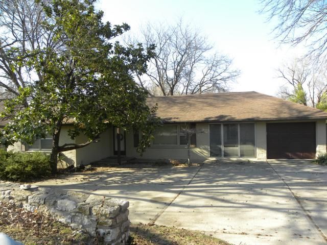 7034 Parallel Pw, Kansas City, KS 66112
