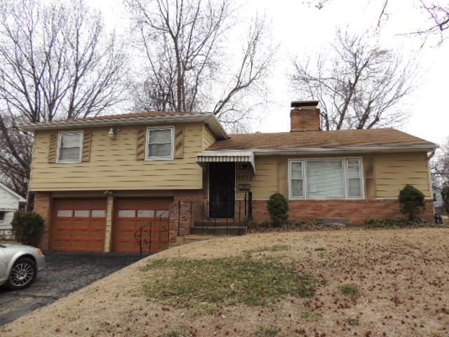 8715 E 52nd St, Kansas City, MO 64129