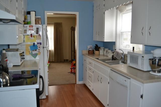 1940 SW Moundview Dr, Topeka, KS 66604