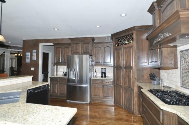 16337 Monrovia St, Overland Park, KS 66062