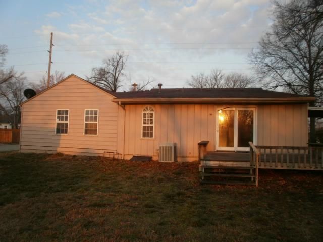 906 S 8th St, Clinton, MO 64735