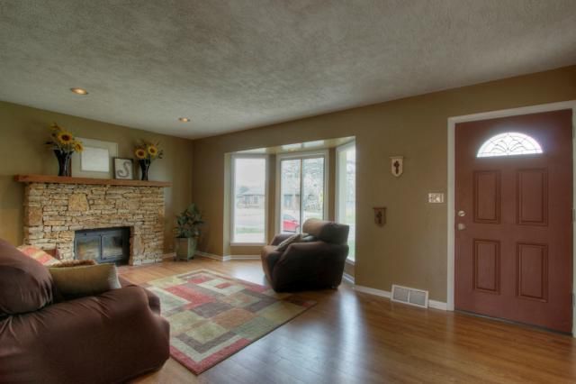 321 S Stevenson St, Olathe, KS 66061