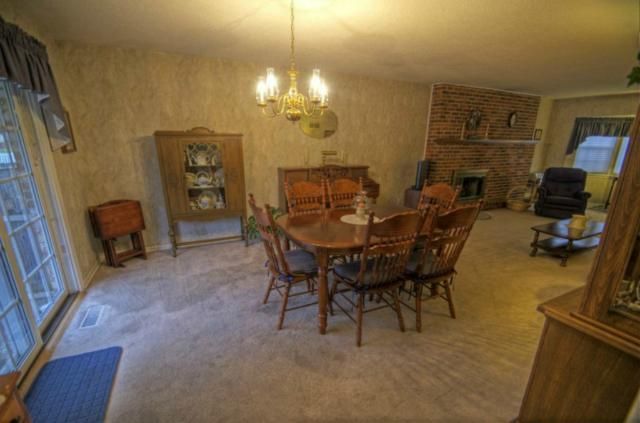 9619 Perry Ln, Overland Park, KS 66212