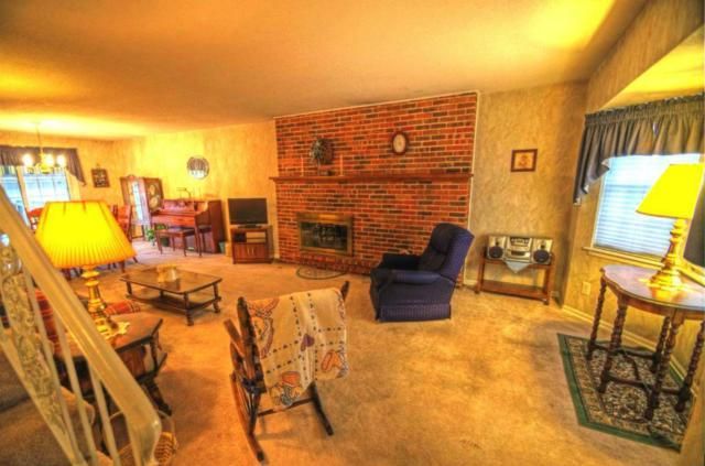 9619 Perry Ln, Overland Park, KS 66212