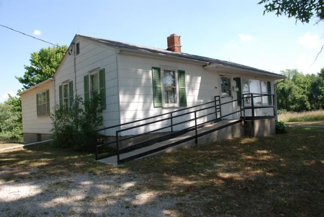 4023 10th Ave, Leavenworth, KS 66048