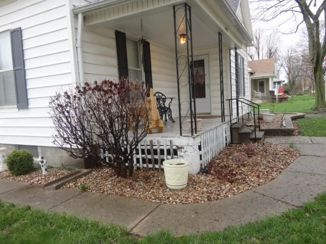 308 Grand St, Corder, MO 64021