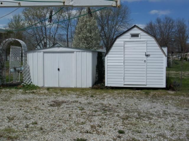 417 S 3rd St, Lacygne, KS 66040