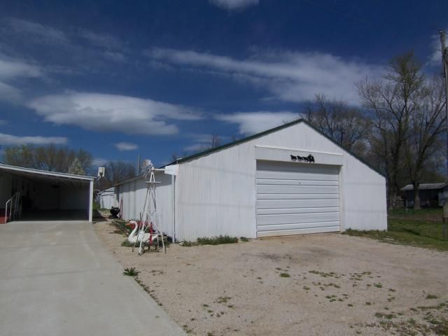 417 S 3rd St, Lacygne, KS 66040