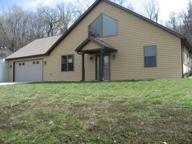 102 Jessie St, Wathena, KS 66090