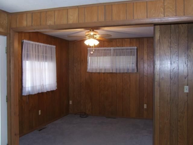 5528 Ditzler Ave, Raytown, MO 64133