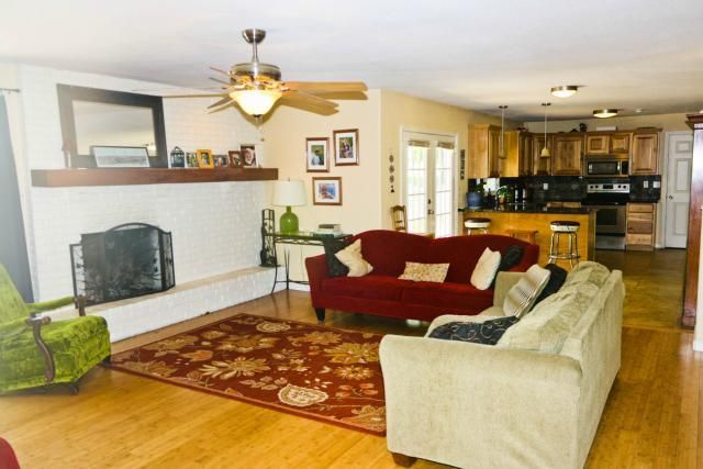 6000 E 107th Pl, Kansas City, MO 64134