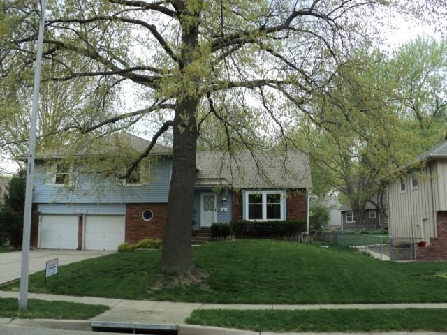 9838 Connell Dr, Overland Park, KS 66212