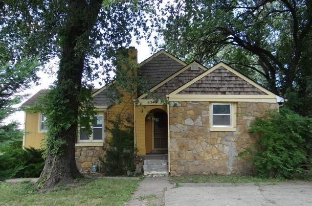 6154 Melrose Ln, Shawnee, KS 66203