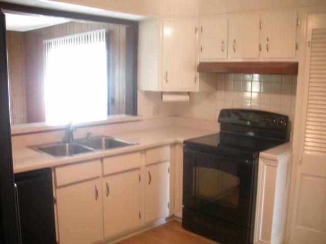 9409 Hadley St, Overland Park, KS 66212