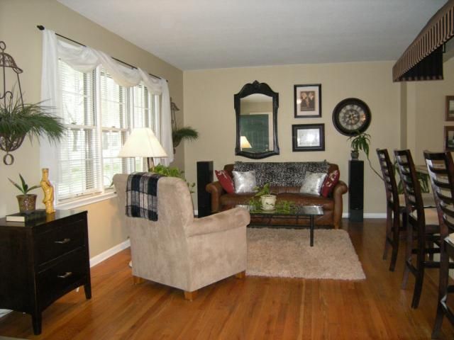 8809 W 98th Ter, Overland Park, KS 66212