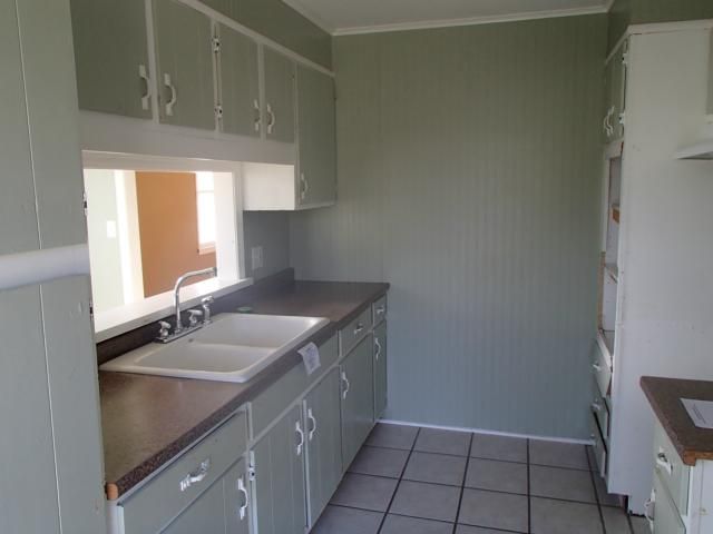 344 W 7th St, Garnett, KS 66032