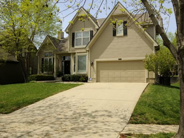 13920 Briar St, Overland Park, KS 66224