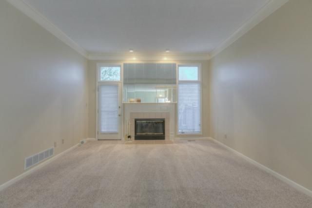 12461 Barkley St, Overland Park, KS 66209